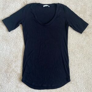 Montagne Scoop Neck Short Sleeve Ribbed Black Top in Women's Medium